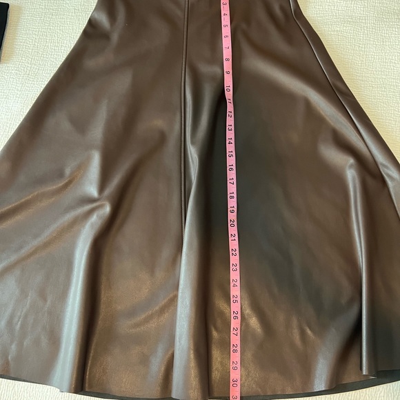 Banana Republic Vegan Leather midi Skirt in Cacao Sz 2 - Picture 5 of 6